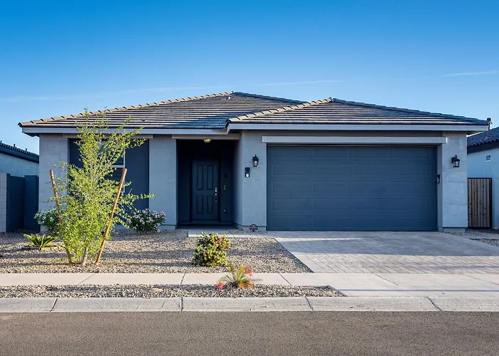 Holiday home Wfh Friendly! Laveen Village W/ Office & Yard
